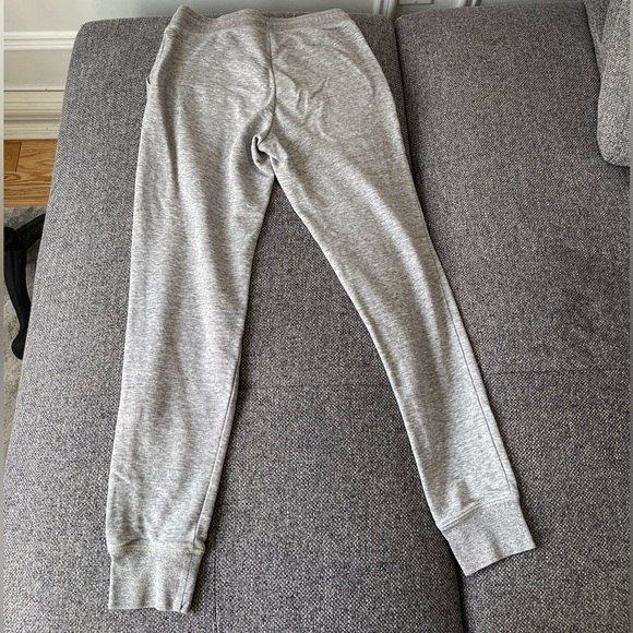 Uniqlo grey sweatpants - Picture 2 of 4